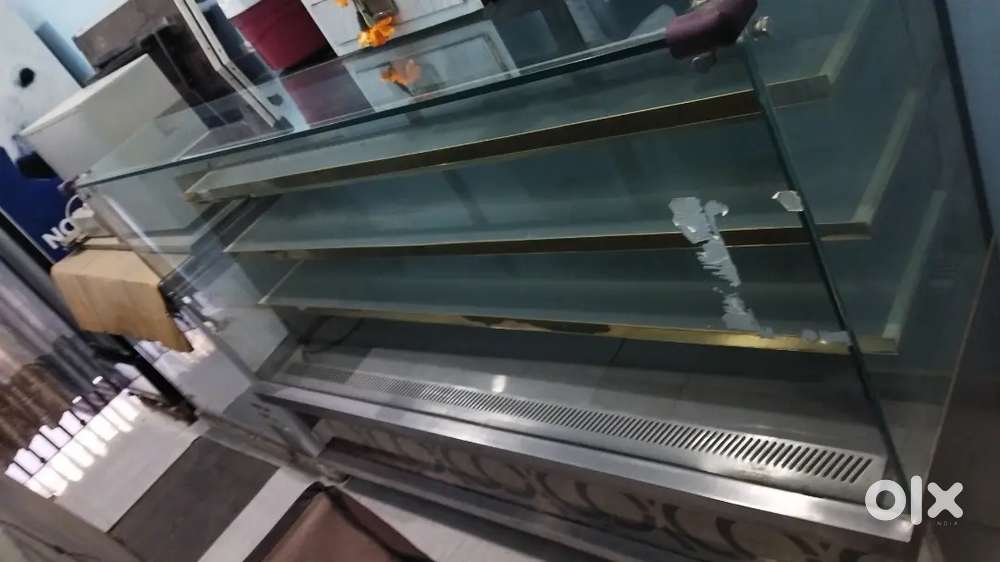 Cake/sweets display counter