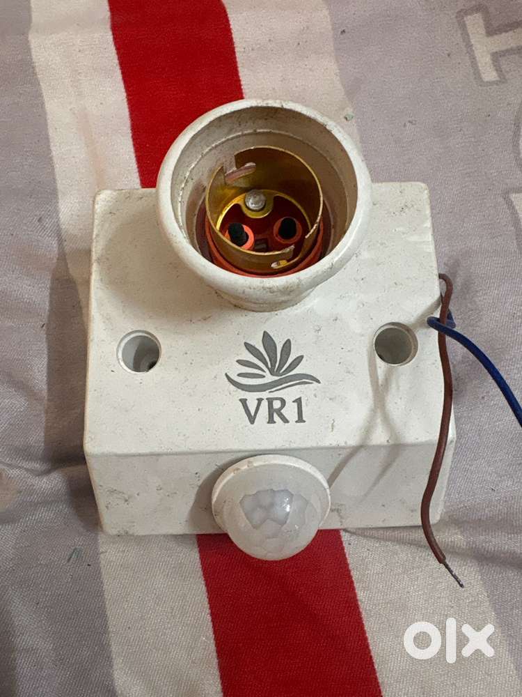 Infrared motion sensor bulb holder