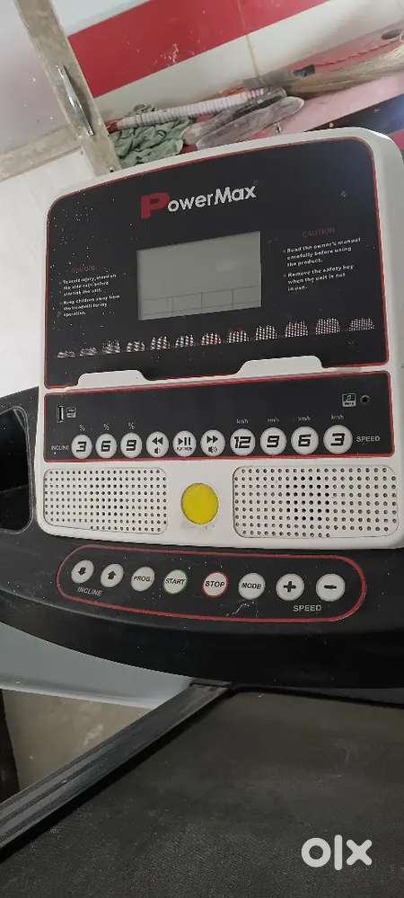 PowerMax treadmill with vibration equipment
