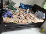 Metal bed queen size