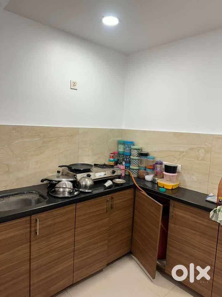 I’m selling my brand bew kitchen set for a decent price