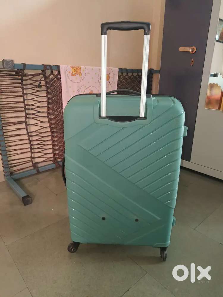 अमेरिकन टूरिस्ट का एक दम नया ट्राली बेग बड़ी साइज (large size 79 cm)