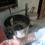 Dosa grinder Hai 24 tava hai aur chaumin kadhai hai aur tandoor hai