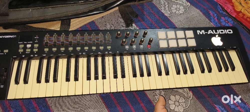 M audio oxygen61 midi keyboard