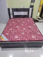 King sized bed with mattress & large storage & in top notch condition