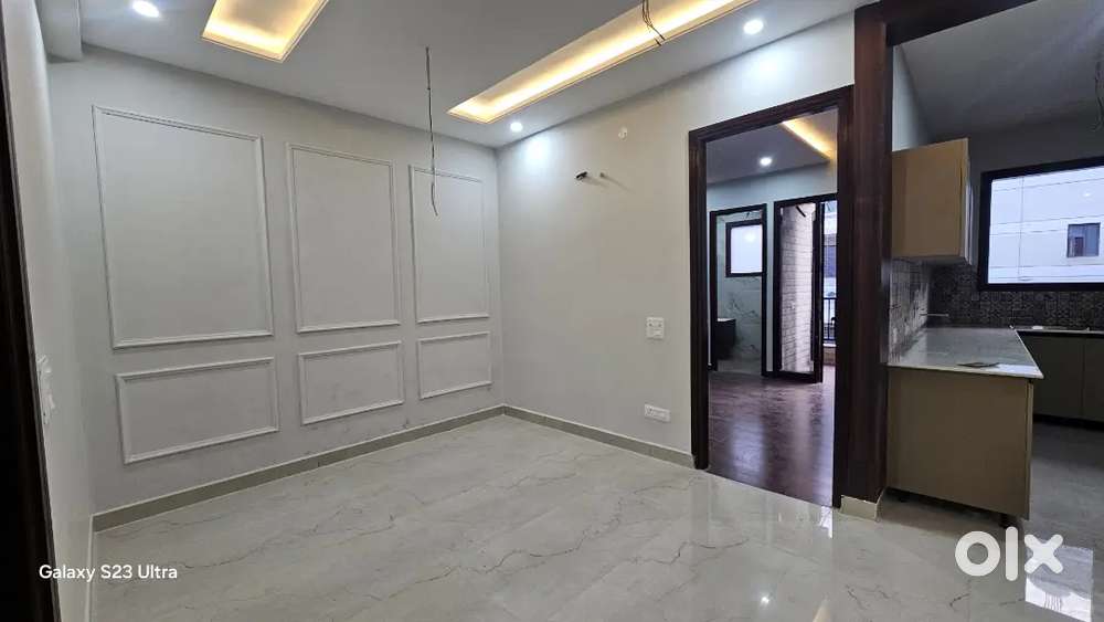3 BHK Flat Extra Ordinary Layout with Lift in Gated Society
