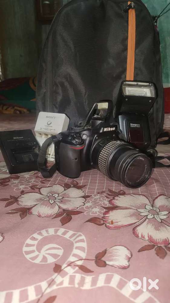 Nikon D5200 with Simpex 522 Speedlite Flash . NIKON DSLR