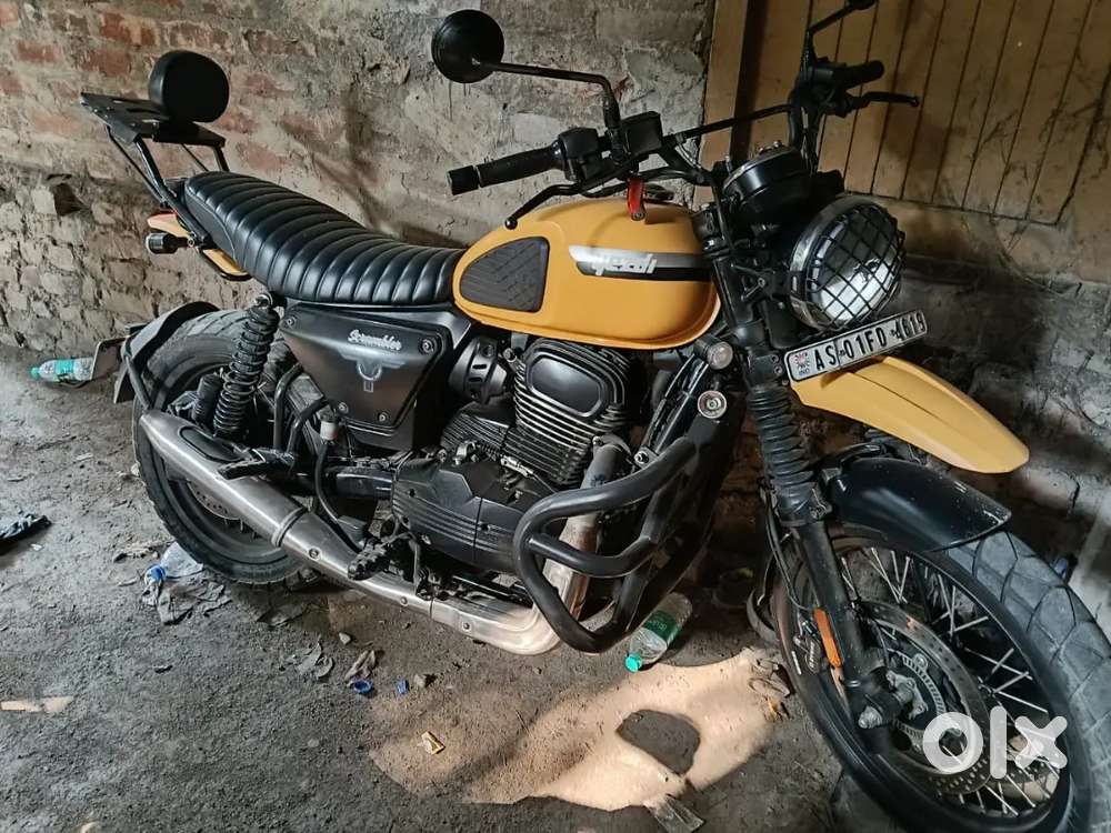 YEZDI SCRAMBLER only 6000 running 2022 , one hand use,