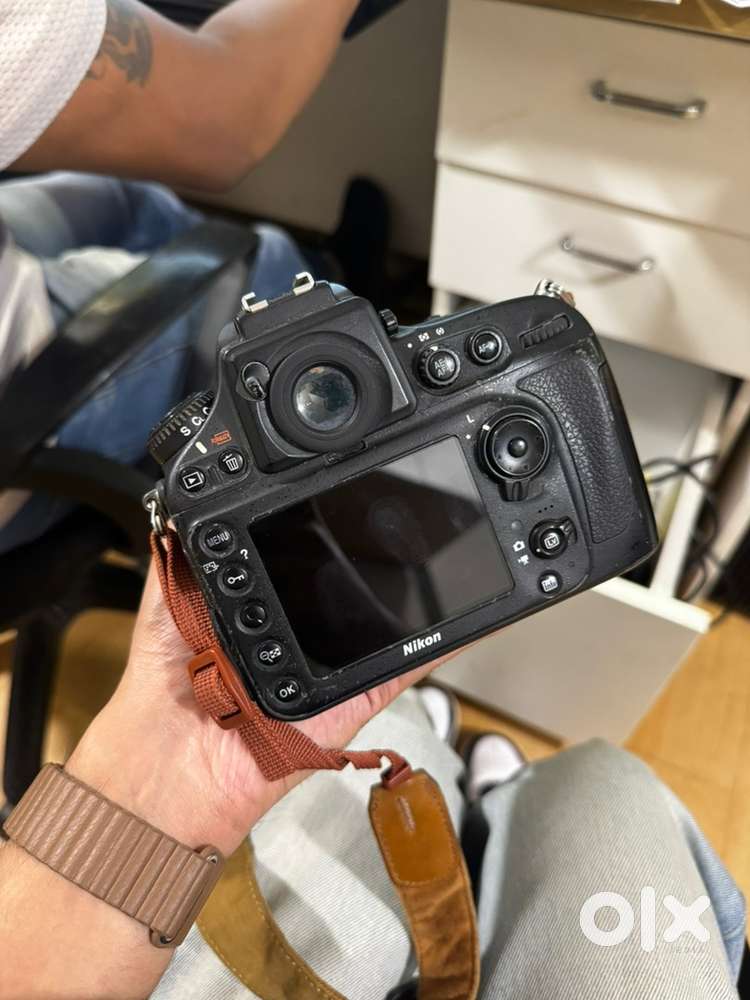 Nikon D800 body only charger and battery