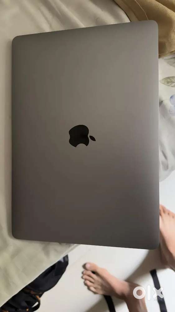 MacBook Pro 2020 (Touch Bar, Four Thunderbolt 3 ports)