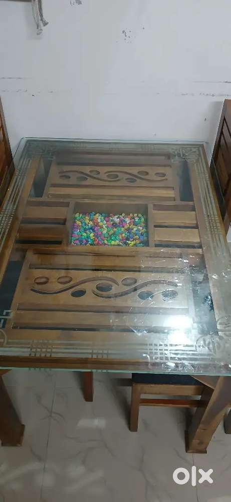 Dining  table  വിൽപ്പനക്ക്