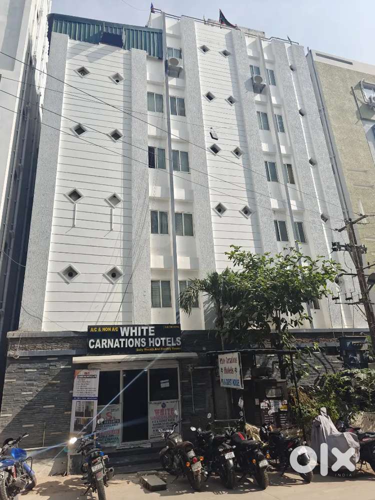 Receptionist cum supervisor wanted urgently