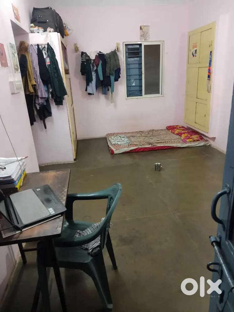 Girls Student Room met need