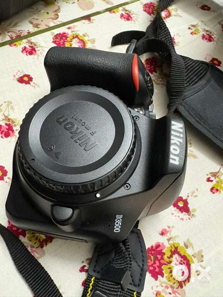 Nikon DSLR D3500 + 2 Lens + 16 GB SD Card + Case