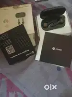 noice air birds  colour green battery use in two weeks