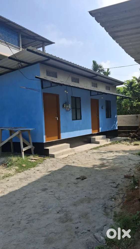 Single room with attached bathroom and car parking