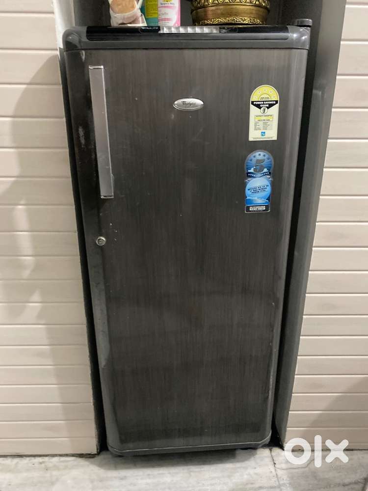 Whirlpool 230 ltr fridge in excellent condotion