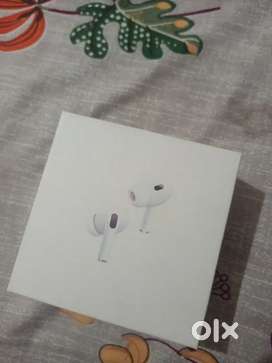 Earbuds 2N Charging Case 1N Cable 1N Ear Tips 6N