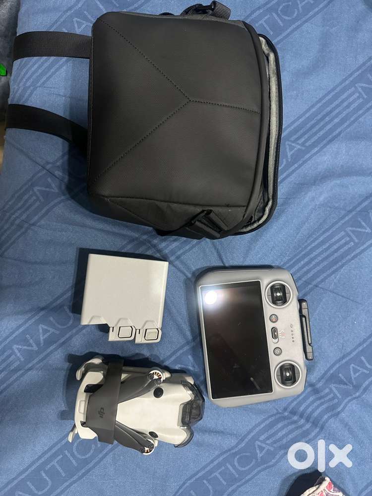 Dji mini 4 pro combo with 3 batteries drone with RC SCREEN Remote