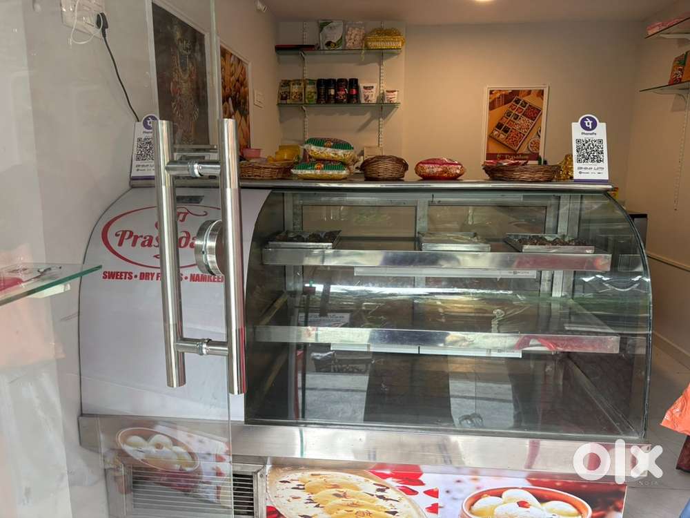 Cooling display couter