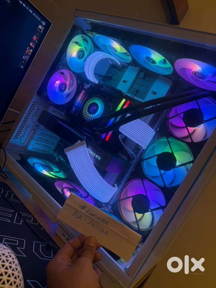 Rtx 5080 and Ryzen 9 9950x gaming pc