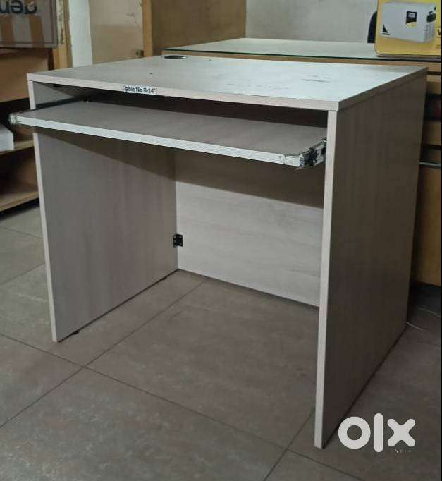 BULK COMPUTER TABLE SALE – 51 PREMIUM UNITS AVAILABLE!