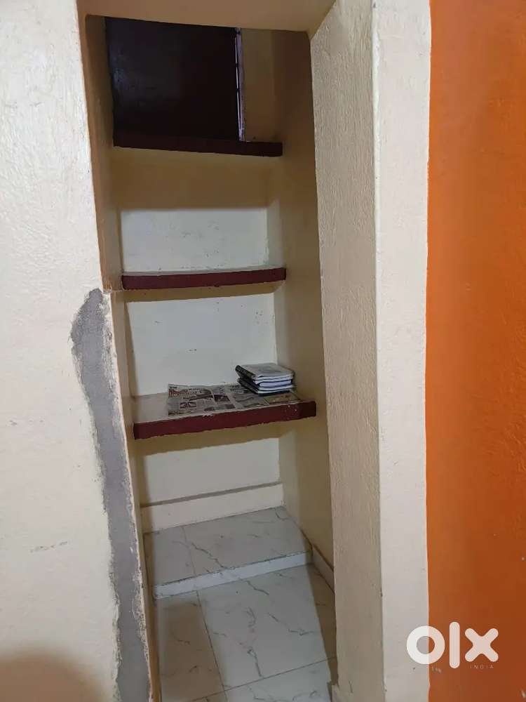 1 rk available in Patna Nala rd