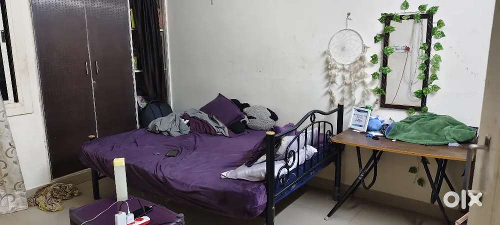 I am looking for a girl roommate for sharing