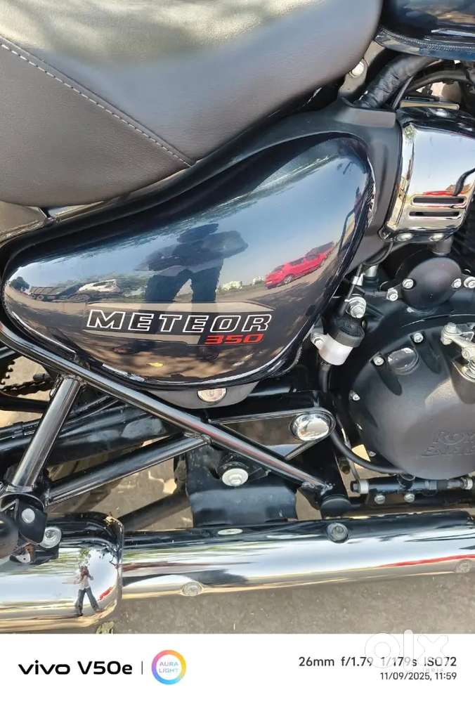 एकहाती वापरलेली शोरूम कंडिशन गाडी योग्य किंमत आल्यास देणे आहे