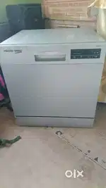 Dish washer