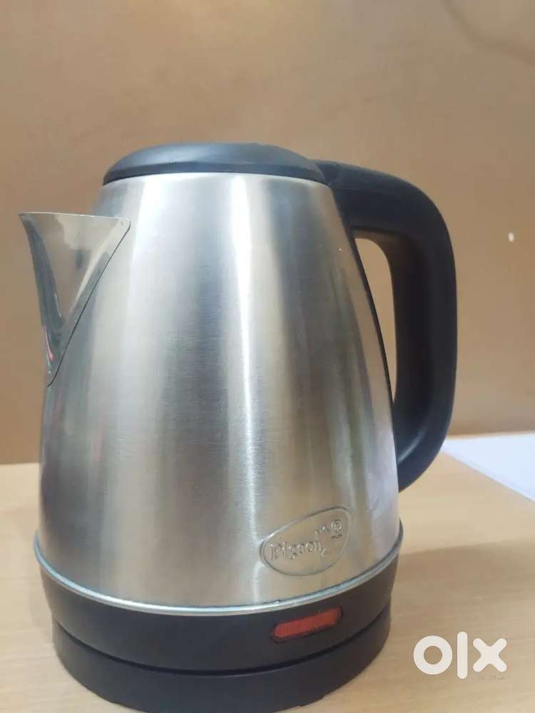 Pigeon electric kettle 1.5 ltrs in excellent working and clean conditn