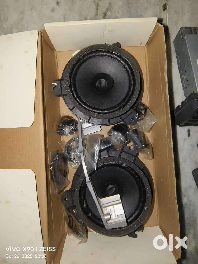 Car cd player with speaker