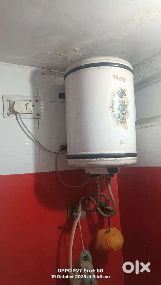 25 ltrs gyser available in running condition