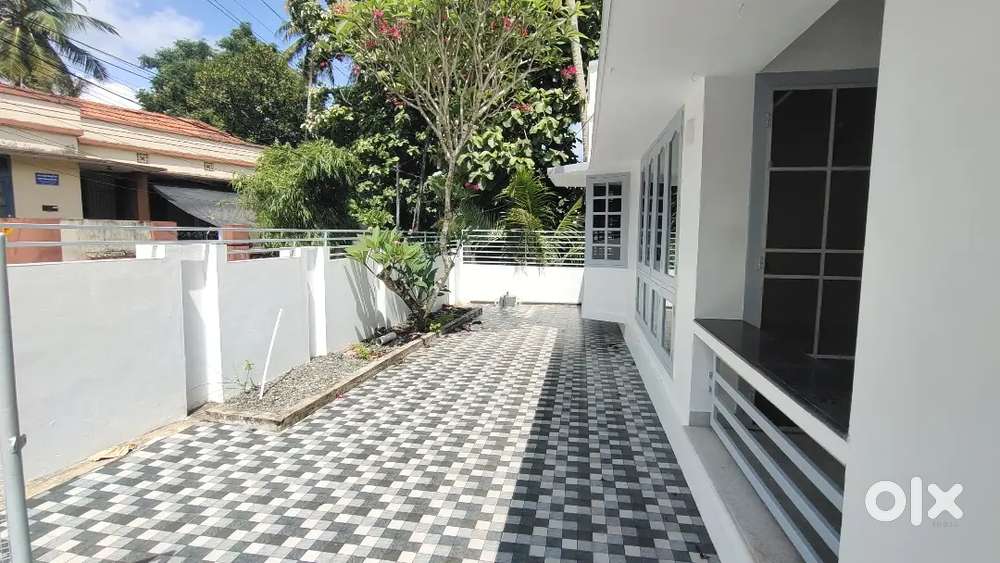 RESIDENTIAL  LAND WITH OLD HOUSE FOR SALE IN NEAR MUTTADA JUNCTION