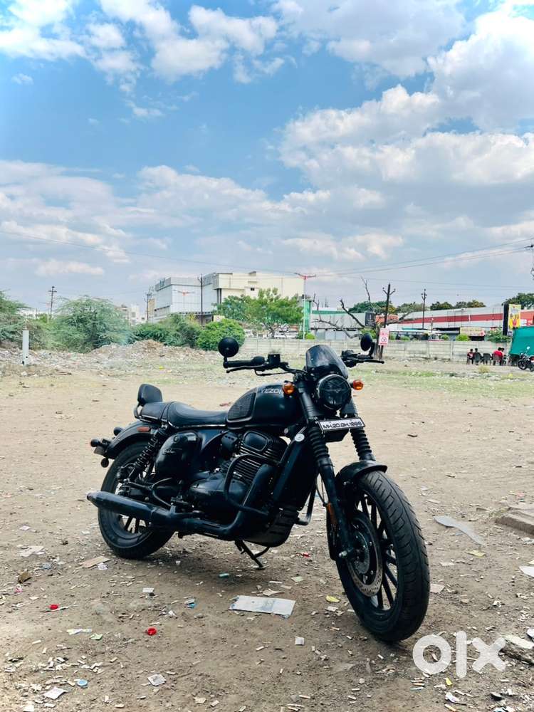 First handed used bike . All service done in showroom with proof