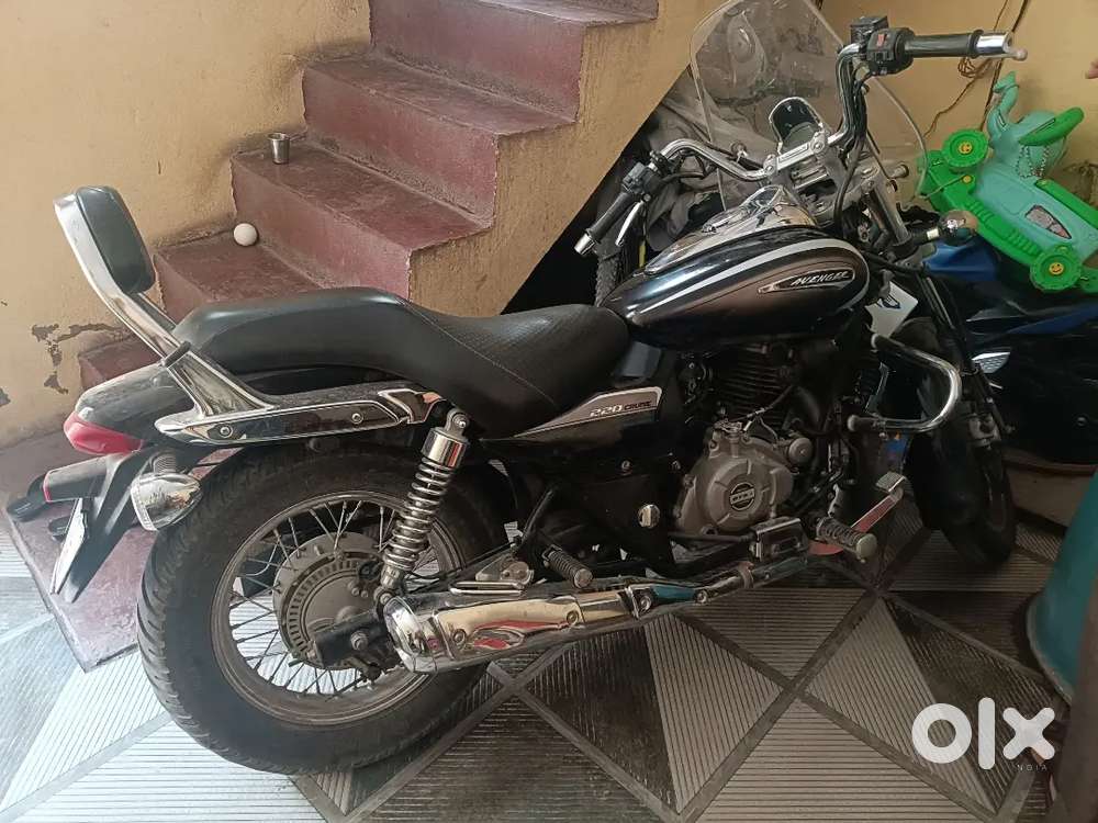 Bajaj Avenger 220 CC Bike
