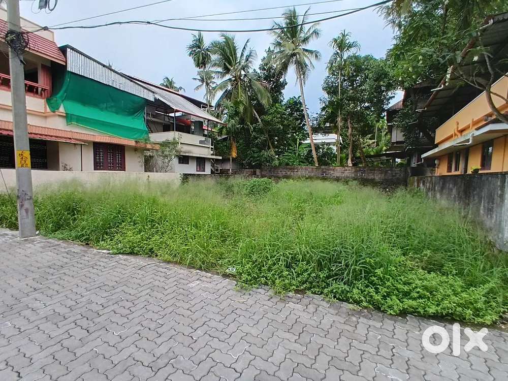 7.50 cent residential plot for gandhi square maradu.