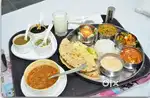 आवश्यकता है घर पर खाना बनाने के लिए एक लड़की की