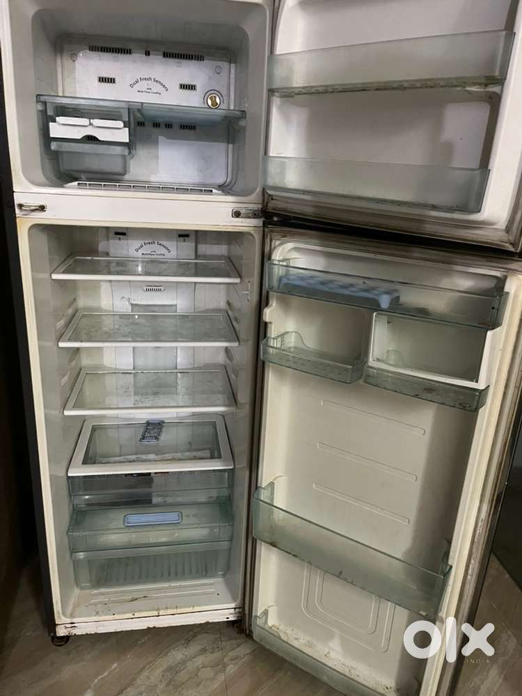 Samsung refrigerator 10 year old 300 ltr.
