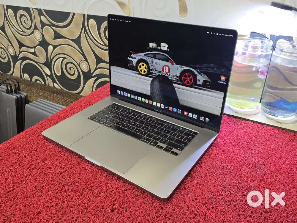 Apple Macbook Pro 2020 i7 16gb 512gb 5.5gb Graphics 16inch Retina