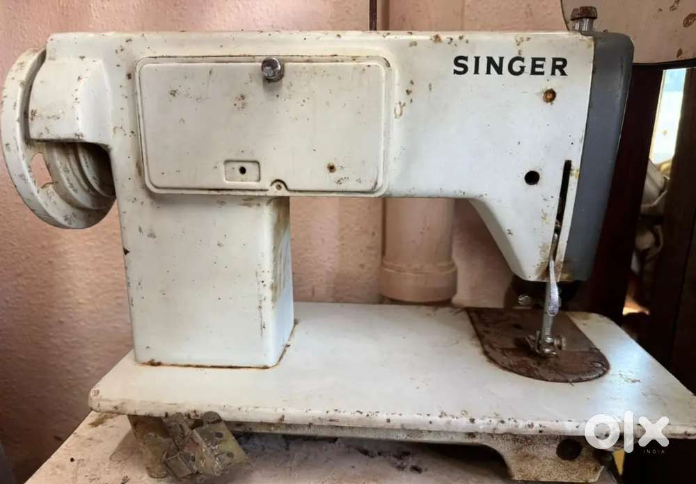 Singer Sewing Machine For Sale (Fashion maker)