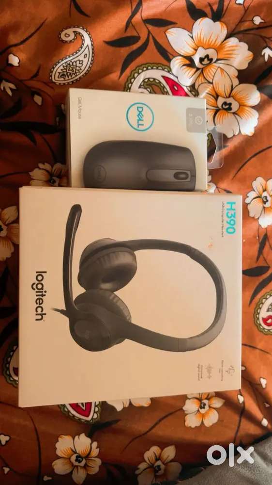 1) Logitech H390 USB Headset.
2)Dell WM118 Wireless Mouse.