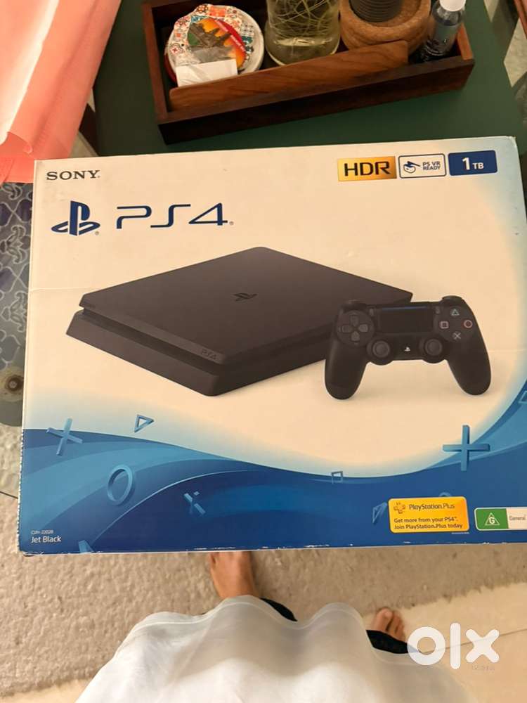 Play station 4 1 TB Slim Variant