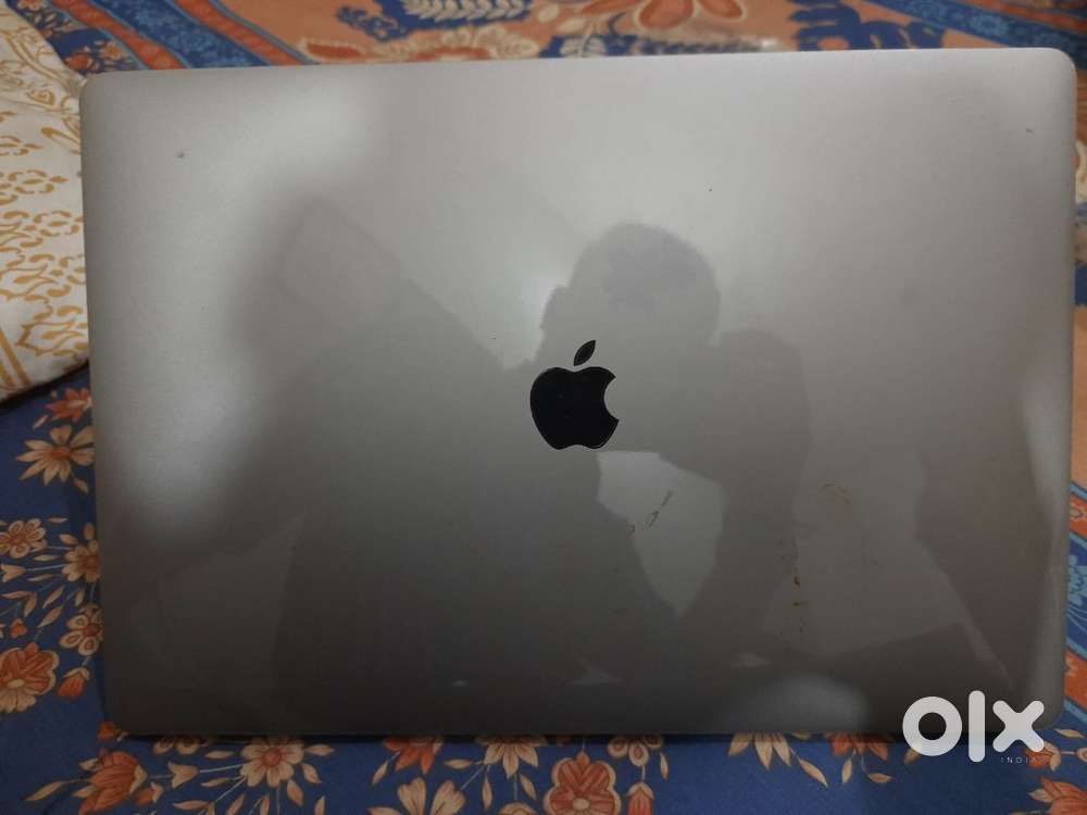 Apple MacBook Pro 15-inch (2019)  i7  16GB RAM  512GB SSD