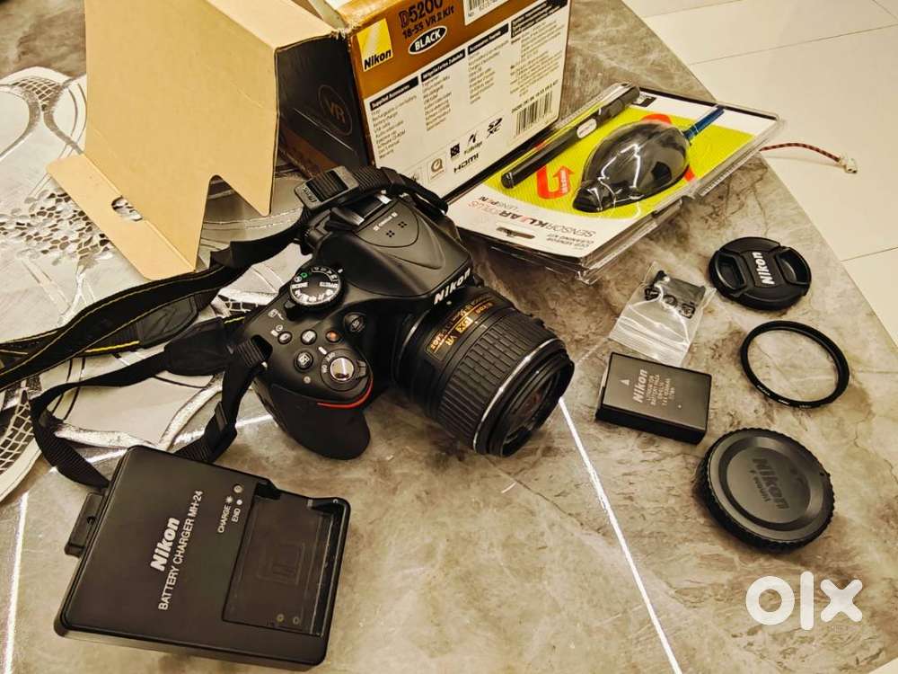 Nikon D5200 DSLR Camera 24.1MP 18-55mm, with org box, accessories, bag
