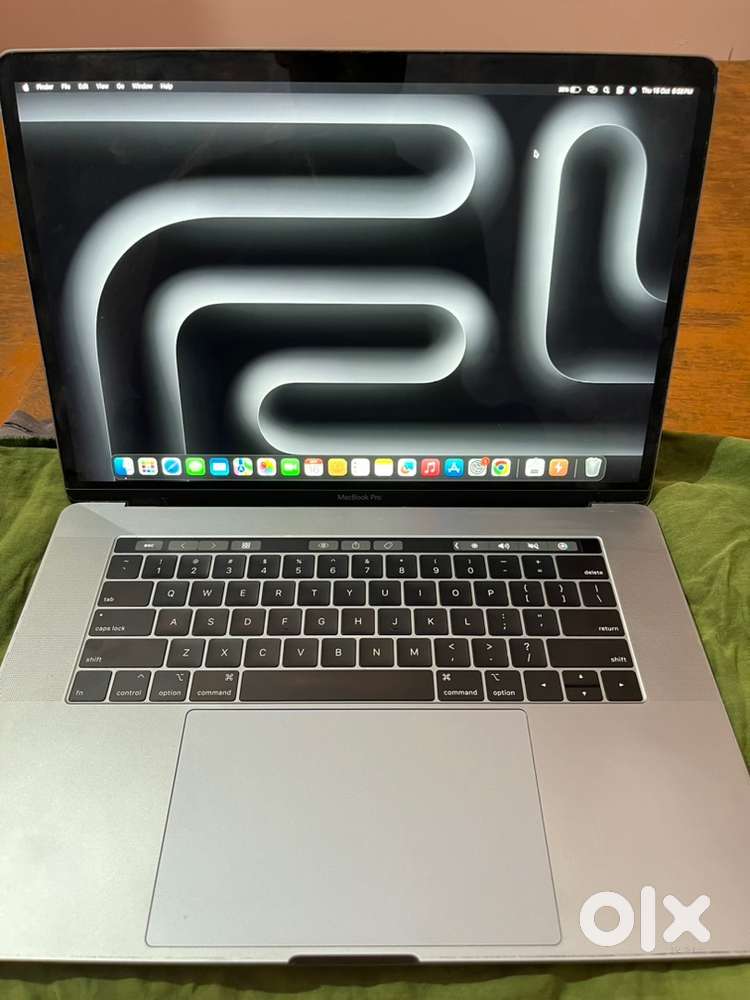 Apple MacBook Pro With TouchBar 15inch