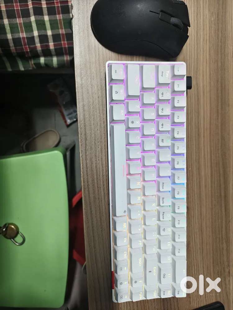 Expensive gaming wireless keyboard and Razor mouse