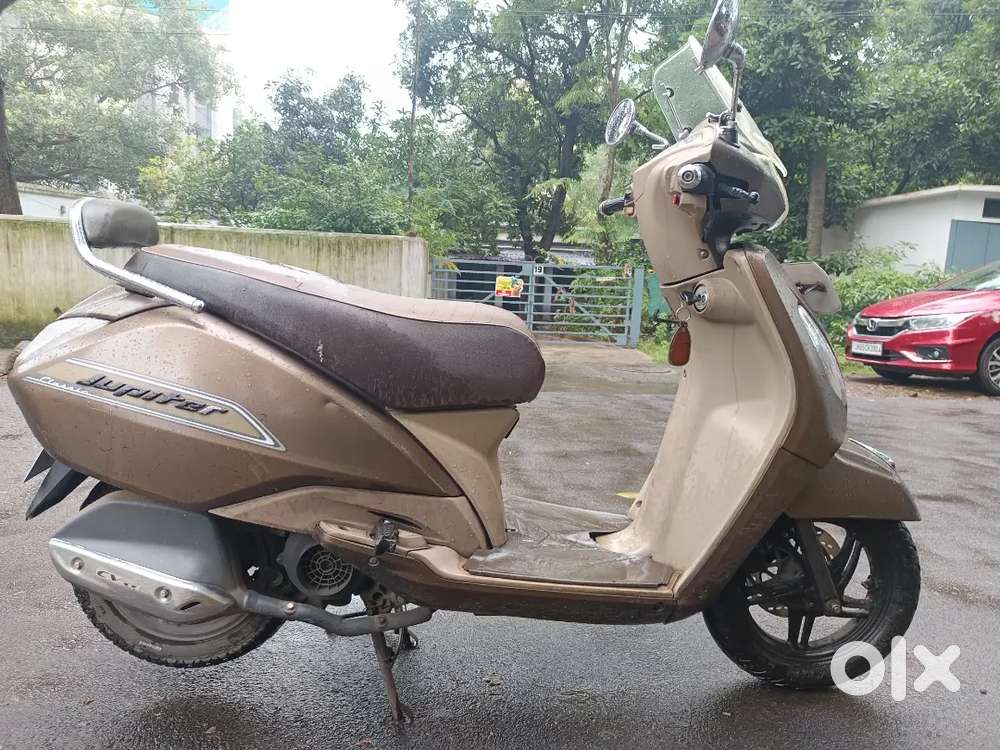 Tvs Jupiter with brand new condition very less driven both tyre new