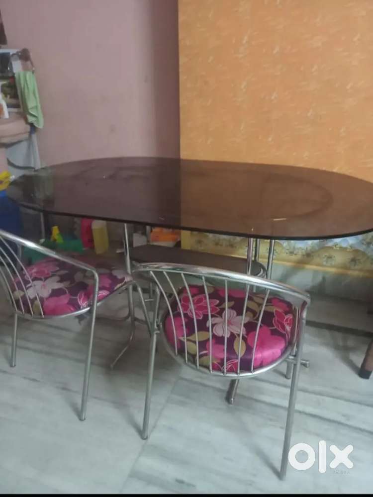 Urgent sale 4 seater glass dinning table
