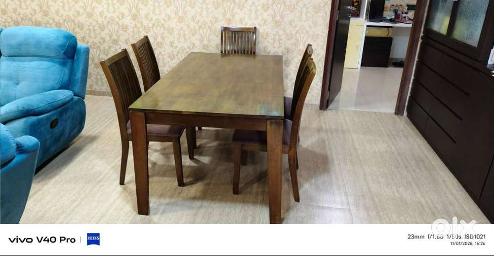 Dining table with 6 chairs